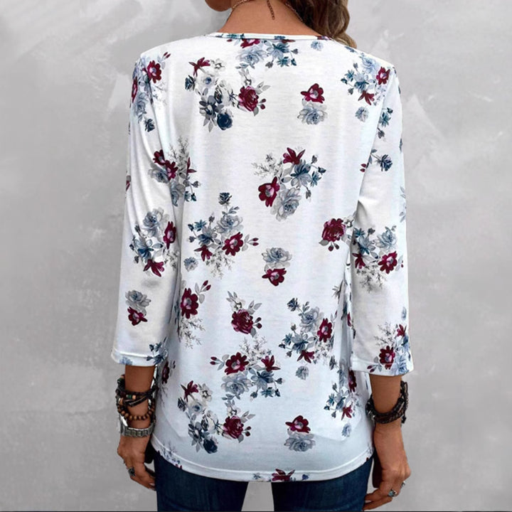Dame blusenshirt med florale accenter og knappbart udskæring Stilla