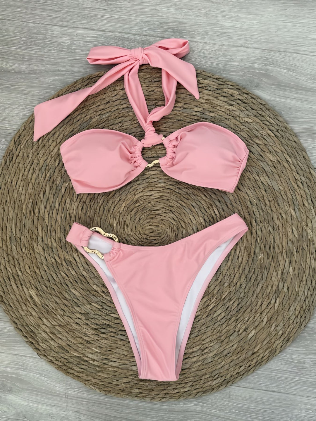 Dame Bikini-sæt med innovativt halterneck og elegante ringe Stilla