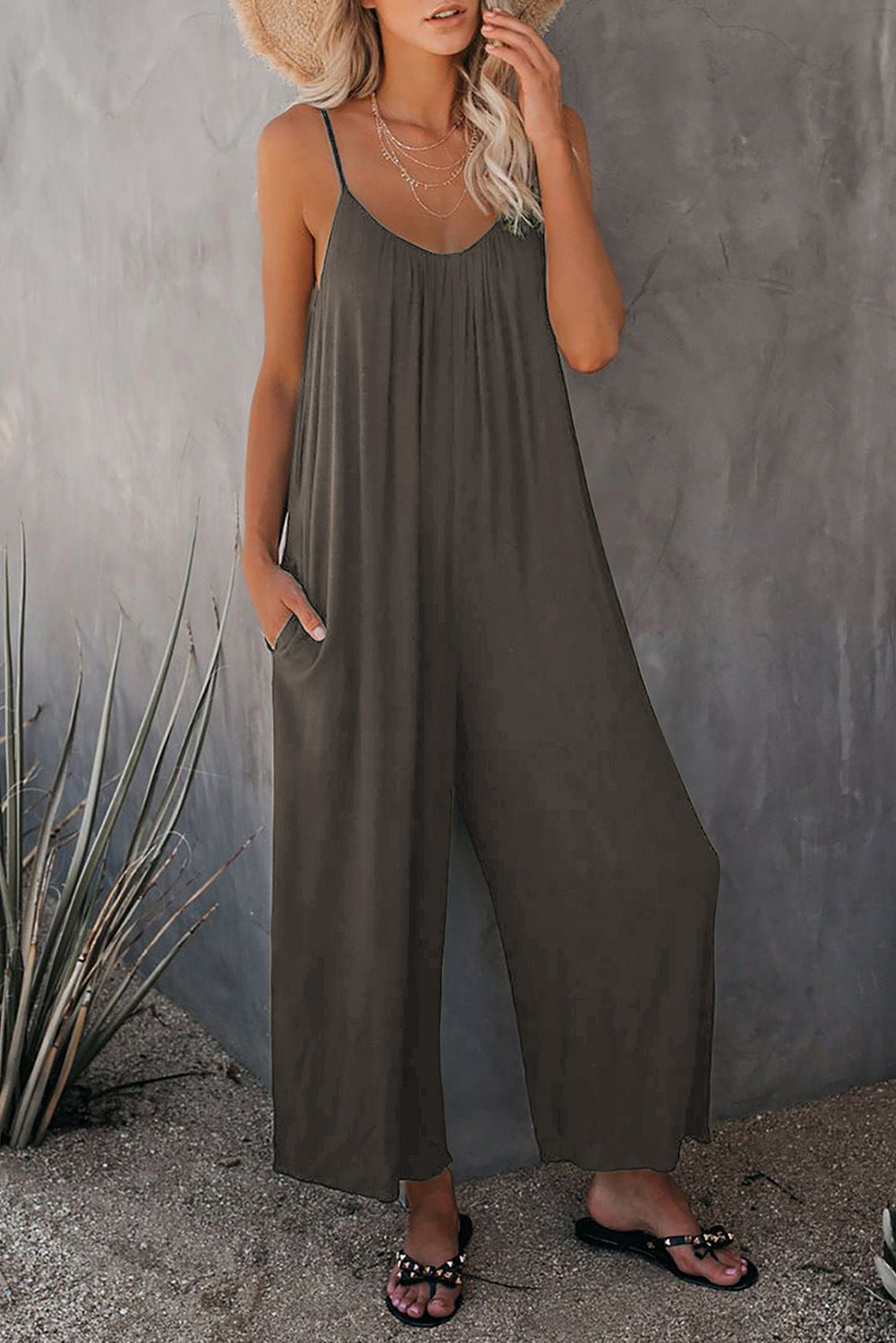 Dame Elegant Jumpsuit med svajende snit og fine spaghetti-stropper Stilla