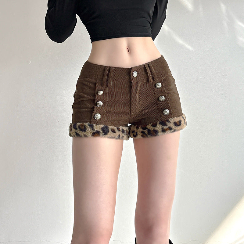 Dame modische shorts aus cord mit kragenfransen und dekorativen knöpfen Skovae