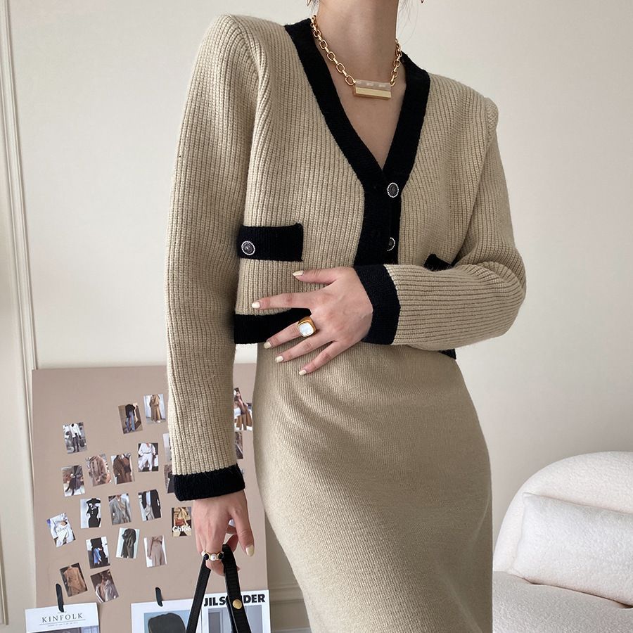 Femme Elegante Strik-Midi-Kjole med Cardigan-Overlay Stilla