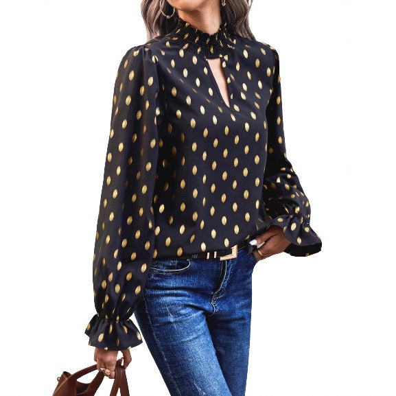 Kvindernes elegante bluse med fashionable udskæring og guld accenter Stilla
