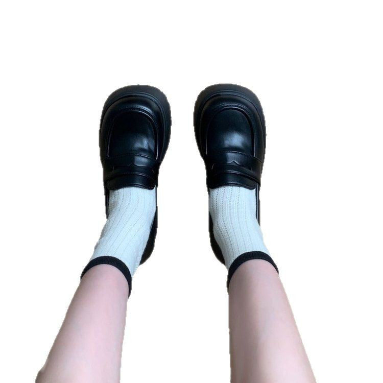 Dame platform sandaler med moderne remdesign og stabil profilsål Stilla