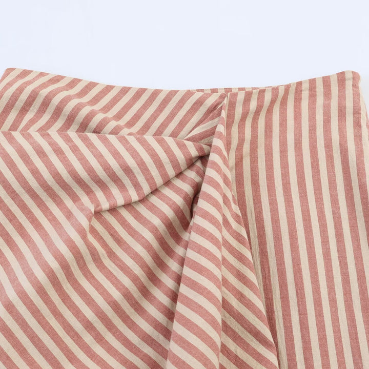 Damer wrap skirt med diagonalt stribemønster og elegant drapering Skovae