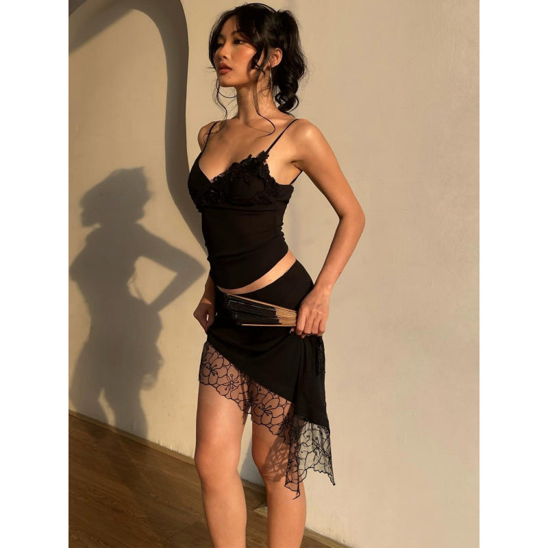 Dame elegant spids bodysuit med raffinerede detaljer og justerbare stropper Skovae