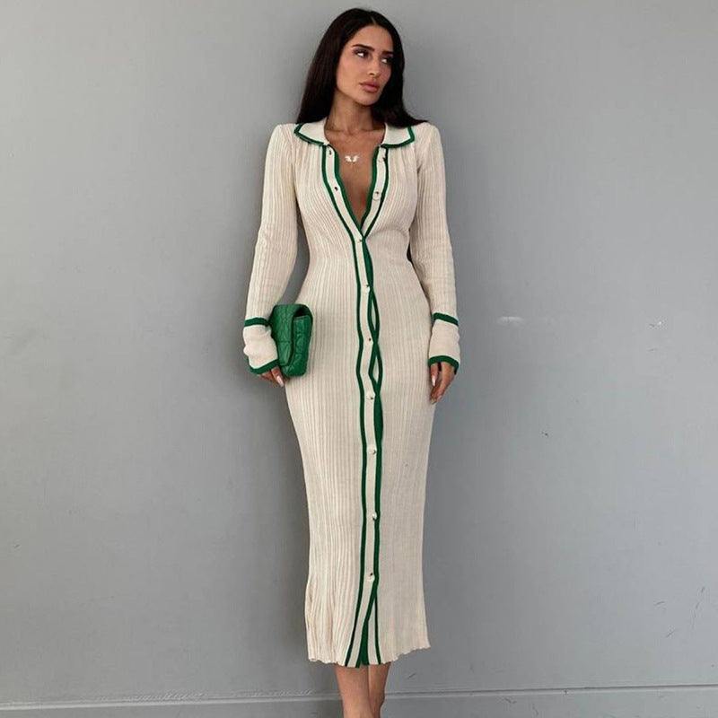Dame strikmaxikjole med dyb V-udskæring og modekster Stilla