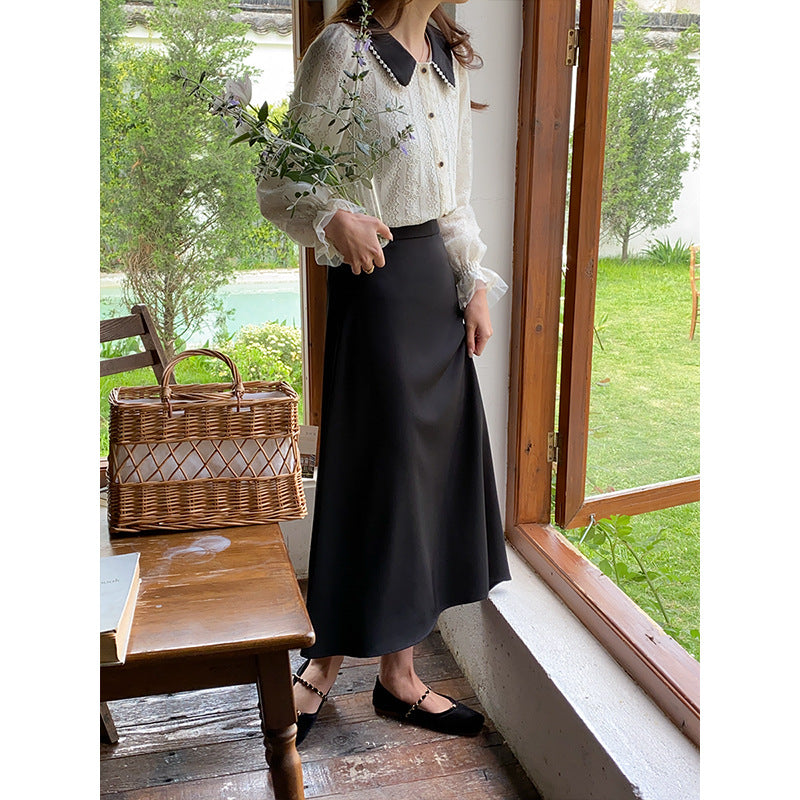 Kvinder elegant bluse med blondekrave og dekorative knapdetaljer Stilla