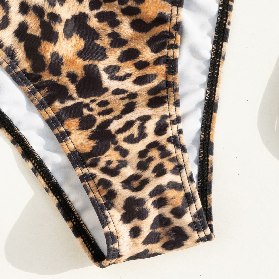 Damer asymmetrisk bandeau-bikini med guldaccentuer Skovae