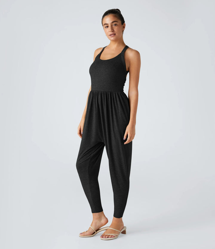 Dame jumpsuit med afslappet snit og praktiske sidelommer Stilla