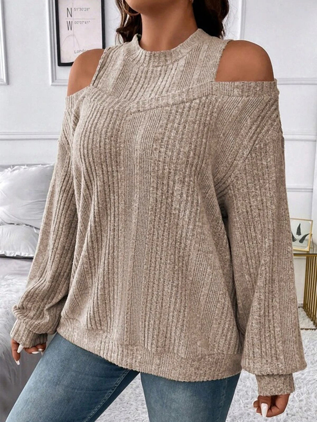 Dame Mode Strikpullover med skuldersnit og ribstruktur Stilla