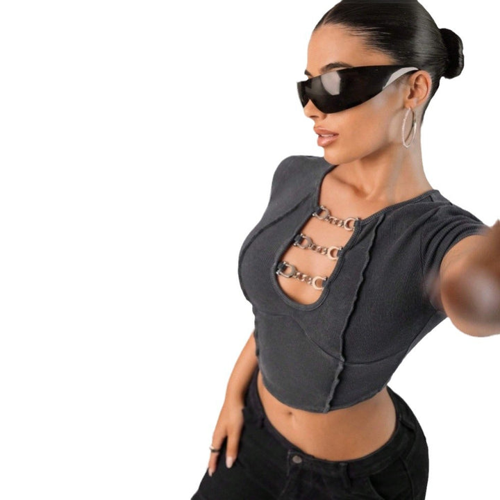 Kvinders crop top med dekorative kæde accenter og figursyet pasform Stilla