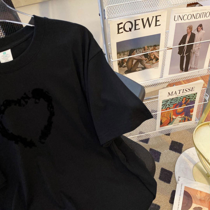 Dame T-shirt med kreativ hjerte-design og afslappet pasform Stilla