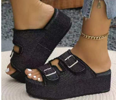 Dame Wedge-Pantoletten med moderne camouflage-design og justerbare stropper Stilla