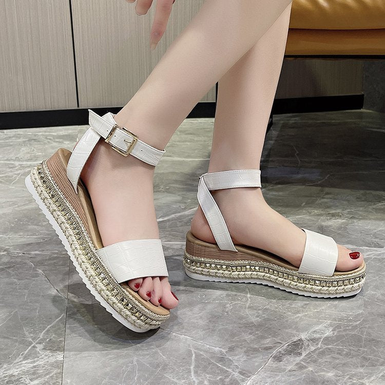 Dame Plateau-sandaler med elegant krokodillemønster og moderne pyntkant Stilla