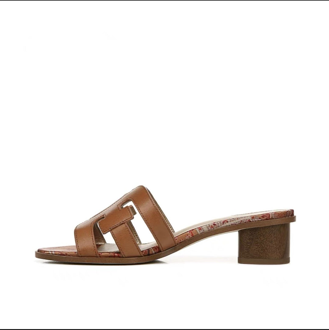 Dame mode slippers med elegant blokhæl og detaljeret designet overmateriale Stilla