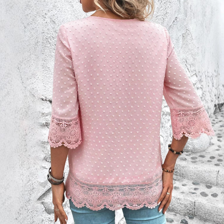Damebluse med filigrane spidsærmer og struktureret prikkedesign Stilla
