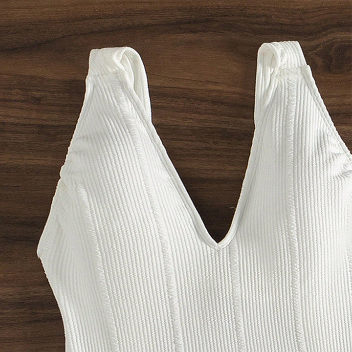 Dame Én-delt Badedragt med ekstra dyb V-hals og fin ribdesign Stilla