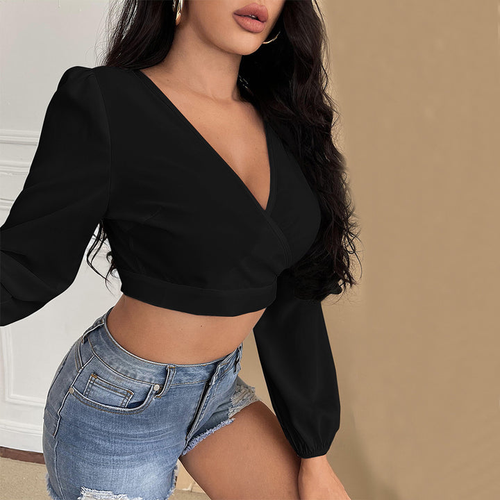 Kvindernes cropped top med dyb V-hals og elegante puffærmer Stilla