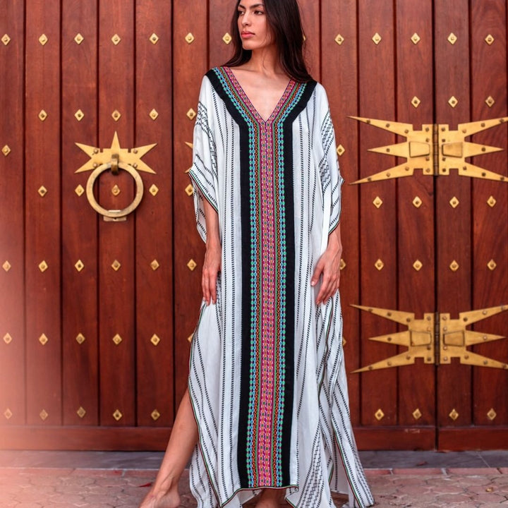 Dame Kaftan med kunstneriske etniske motiver og sidelommer Stilla