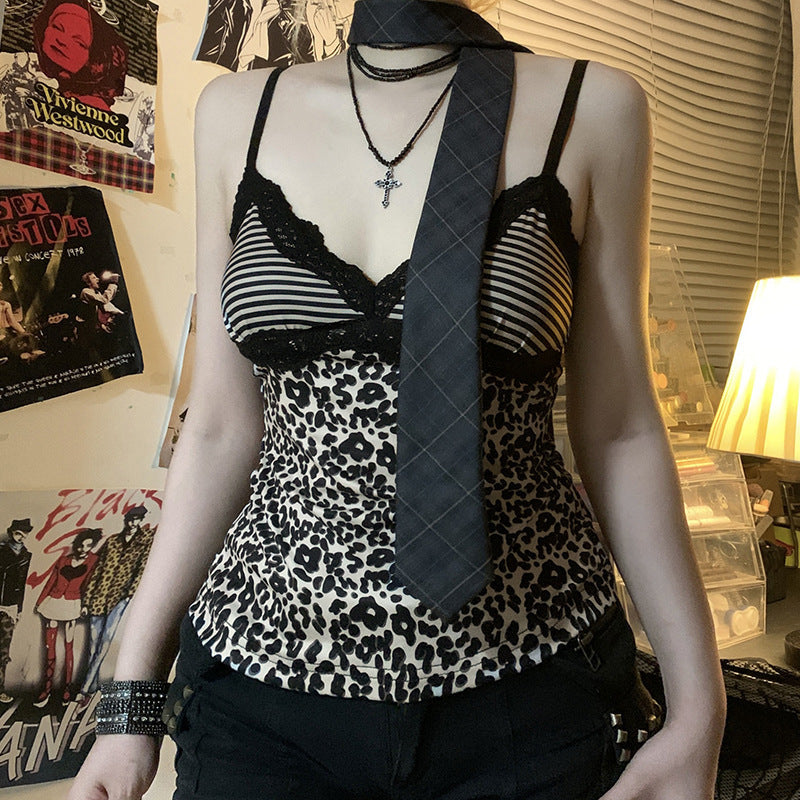 Dame spaghetti-top med elegant spidskant og moderne leopardmønster Skovae