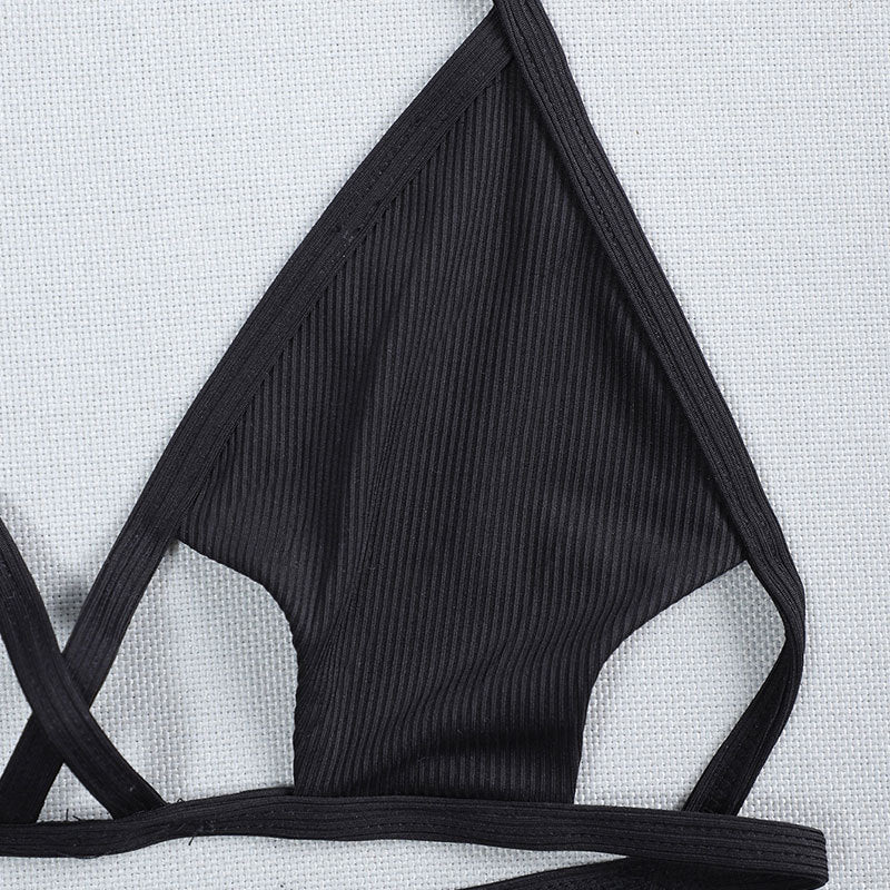 Dame trekant-bikini med innovative snit og krydset design Skovae