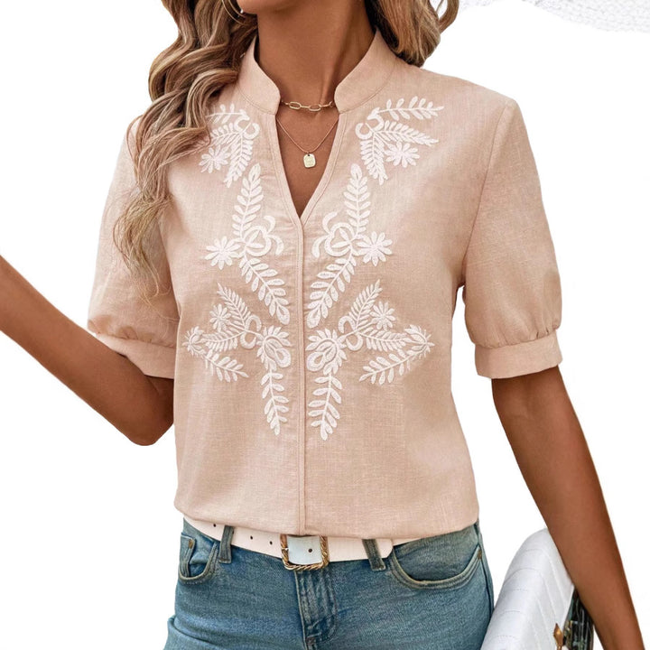 Damebluse med elegant floral broderidesign Stilla