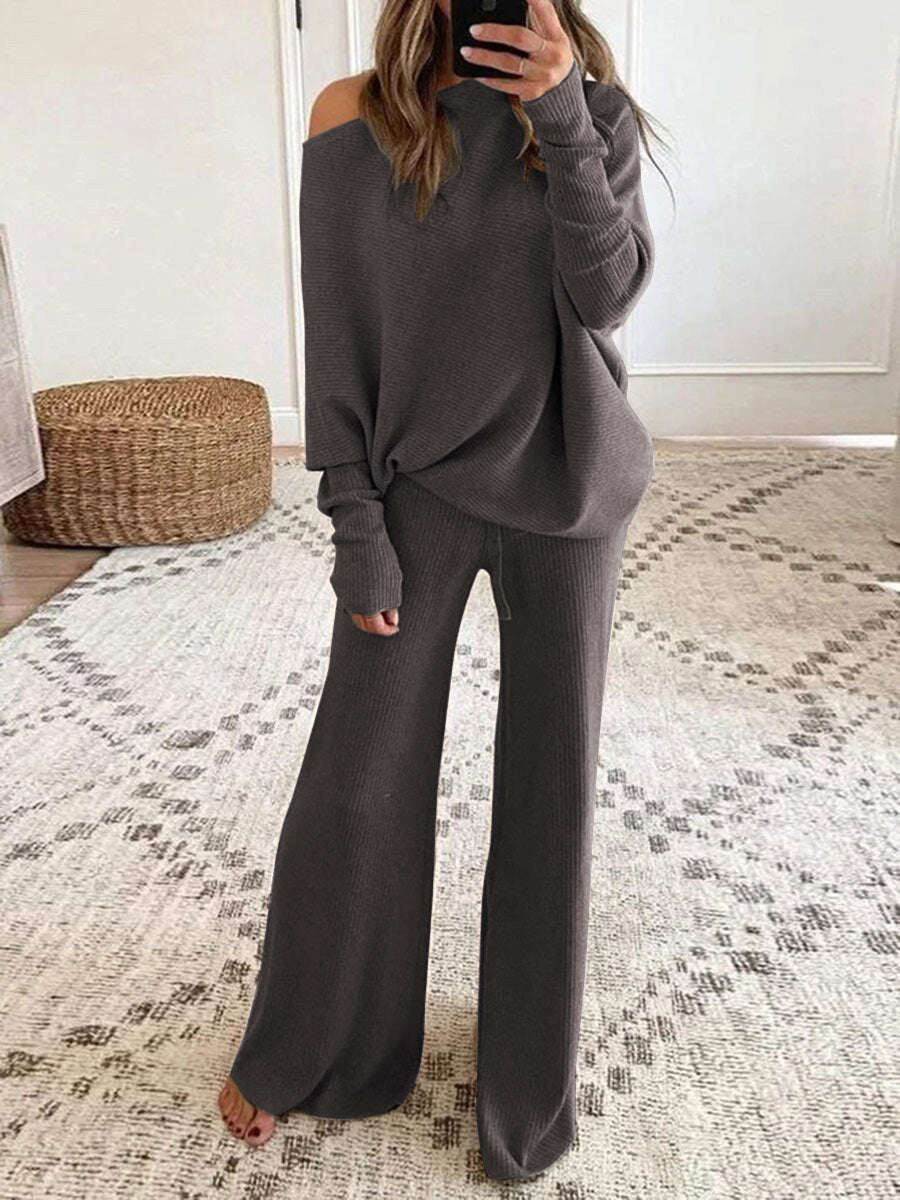 Dame strikdragt med afslappet pasform og off-shoulder design Stilla