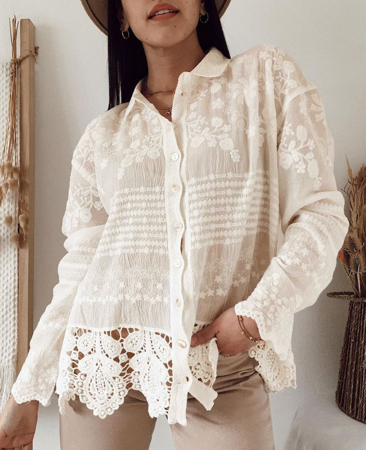 Dame elegant spids bluse med florale broderier og knaplukning Stilla