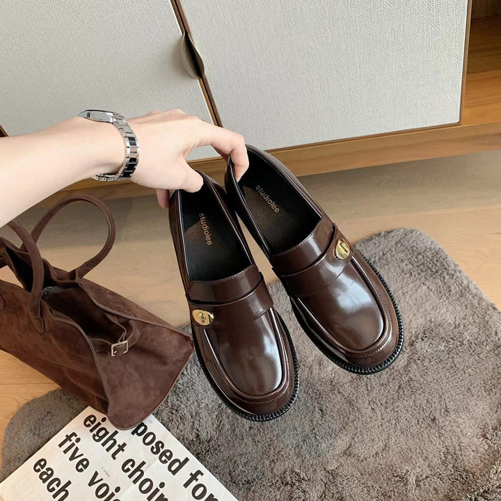Dame klassiske Slip-On Loafers med gyldne accenter Stilla