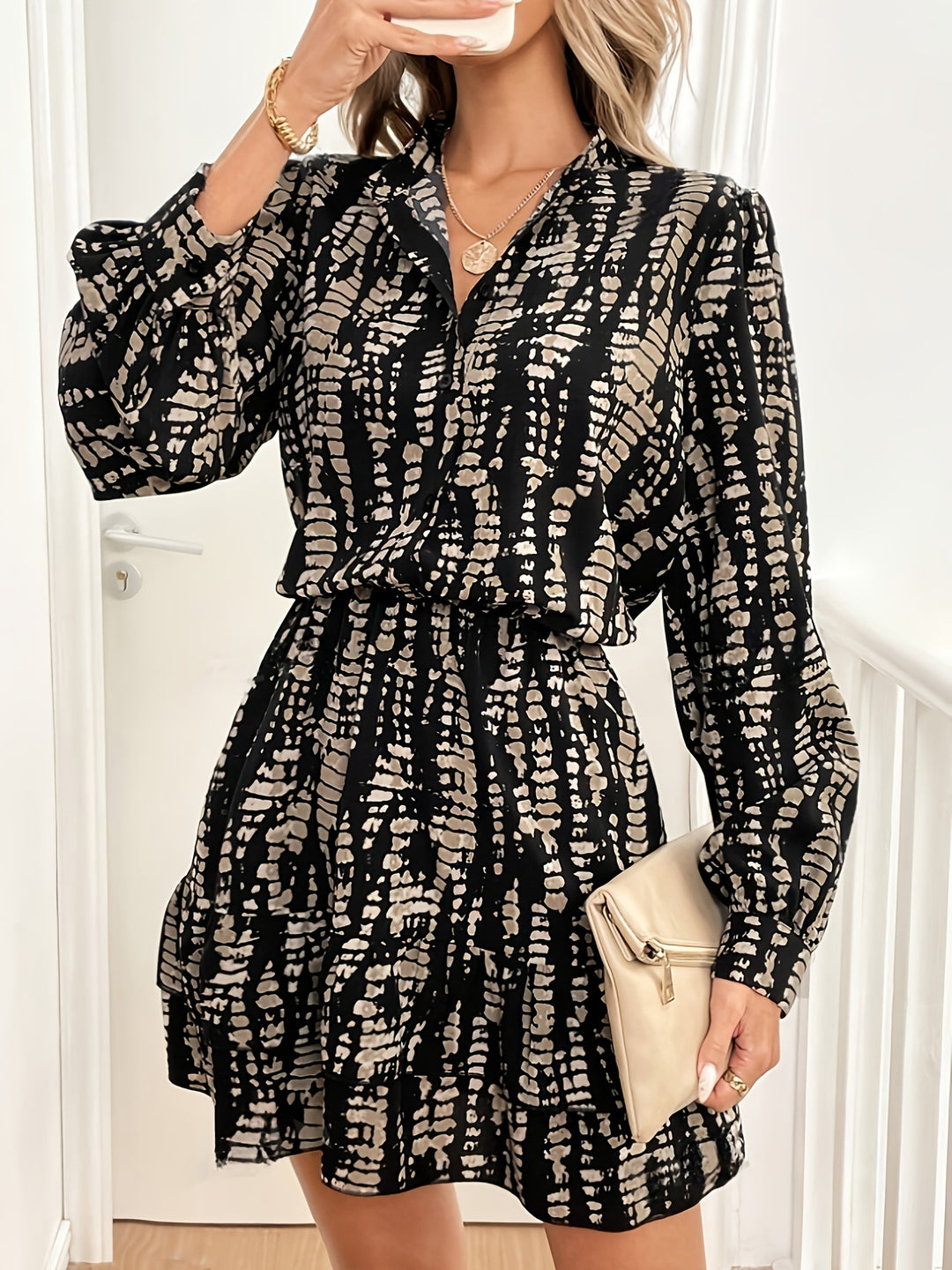 Dame elegant minikjole med struktureret print Stilla