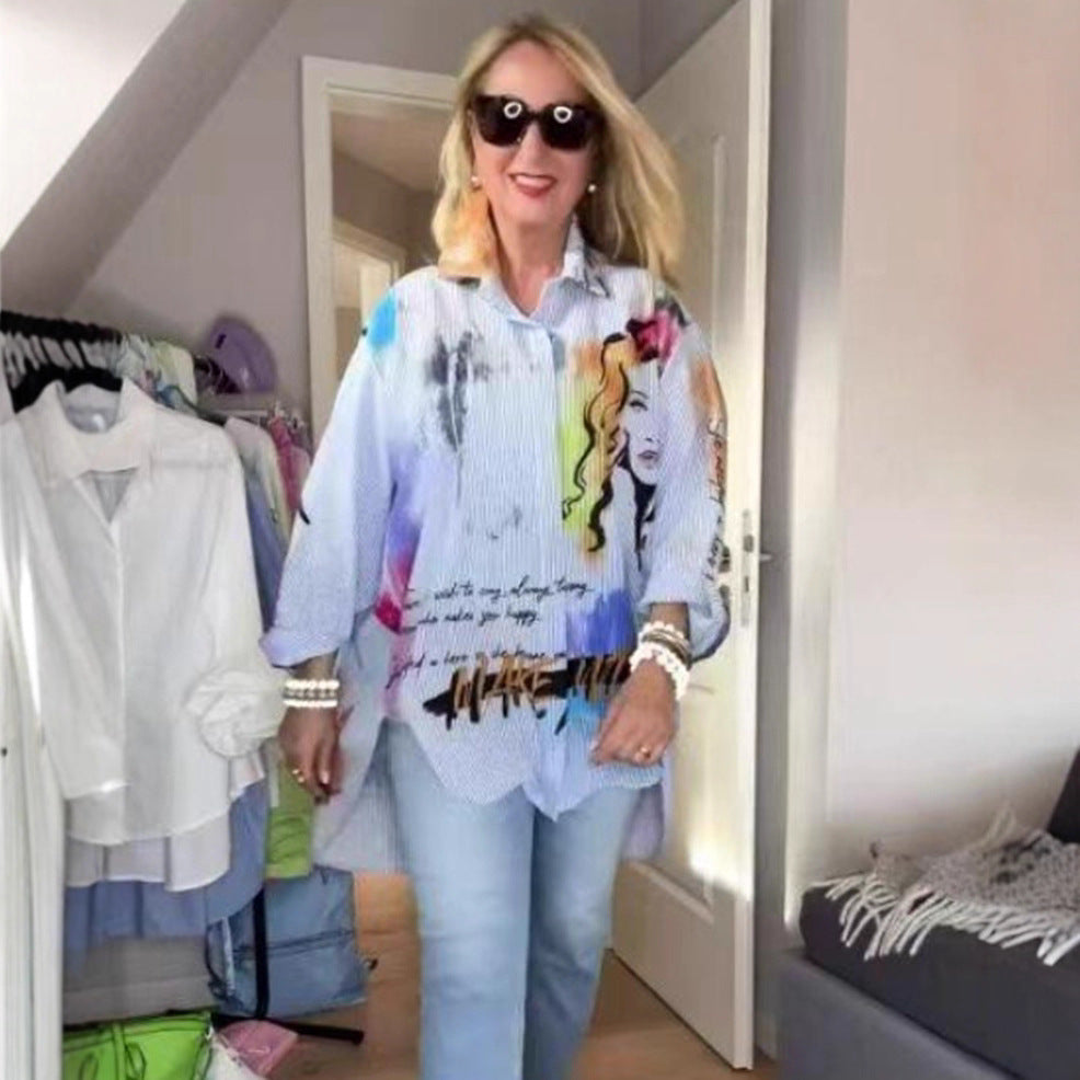 Dame nan vidt skåret skjortebluse med kunstnerisk graffiti-print, fin nålestribe tekstur og forlænget kant Skovae
