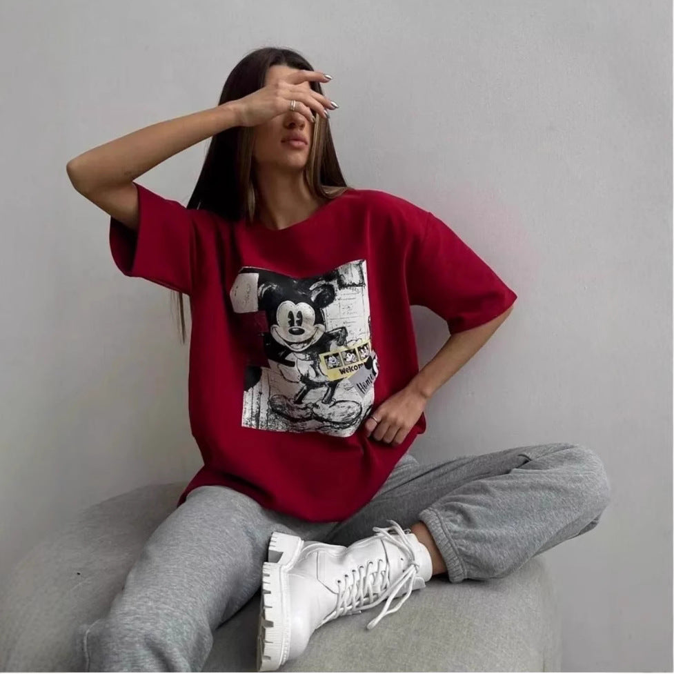 Dame T-shirt med kunstnerisk Mickey Mouse tryk og afslappet snit Stilla