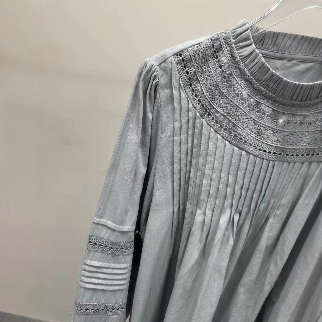 Damebluse med fine folder og dekorative spidsindsatser Stilla
