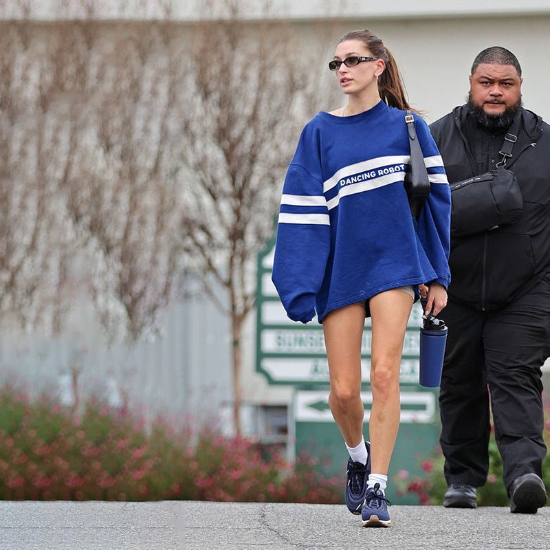 Dame sweatshirt med sportsligt stribedesign og iøjnefaldende tekst Stilla
