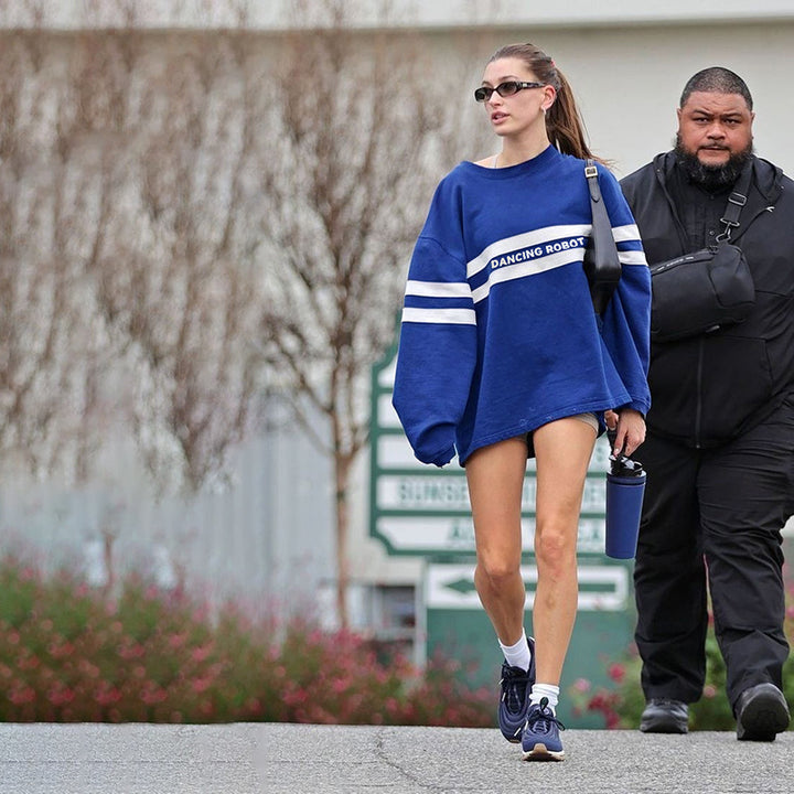 Dame sweatshirt med sportsligt stribedesign og iøjnefaldende tekst Stilla