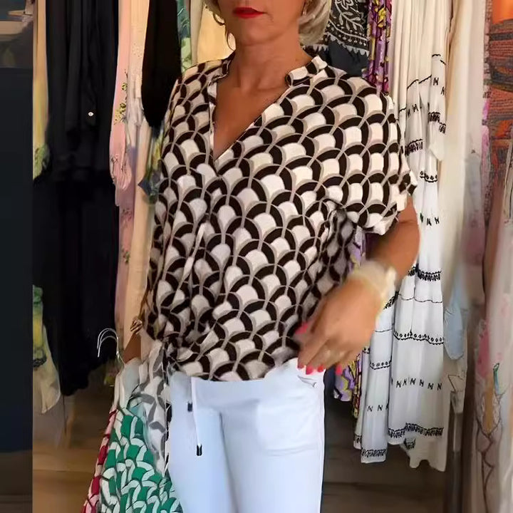 Dame Kortærmet Bluse i moderne Grafisk Design Stilla