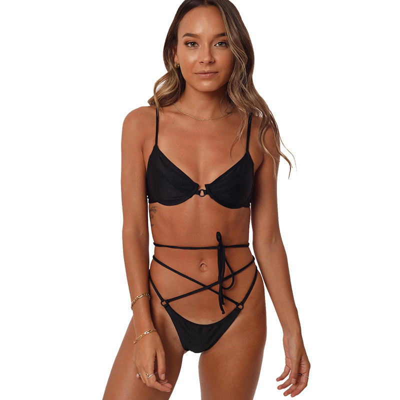 Dame Triangel-Bikini-Sæt med innovativ båndføring og floralt mønster Stilla