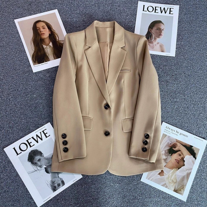 Kvinders elegant blazer med fashionable snit og dekorative knapper Stilla