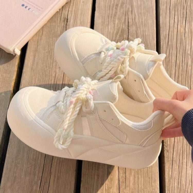 Dame Sneaker med dekorativt snøresystem og åndbart mesh-overdel Stilla