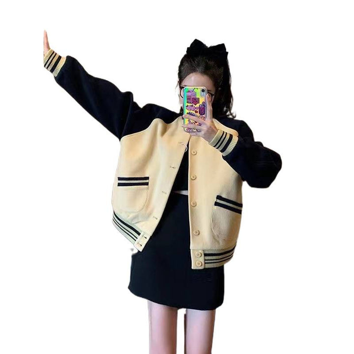 Kvinders mode oversized collegejakke med knaplukning og kontraststriber Skovae
