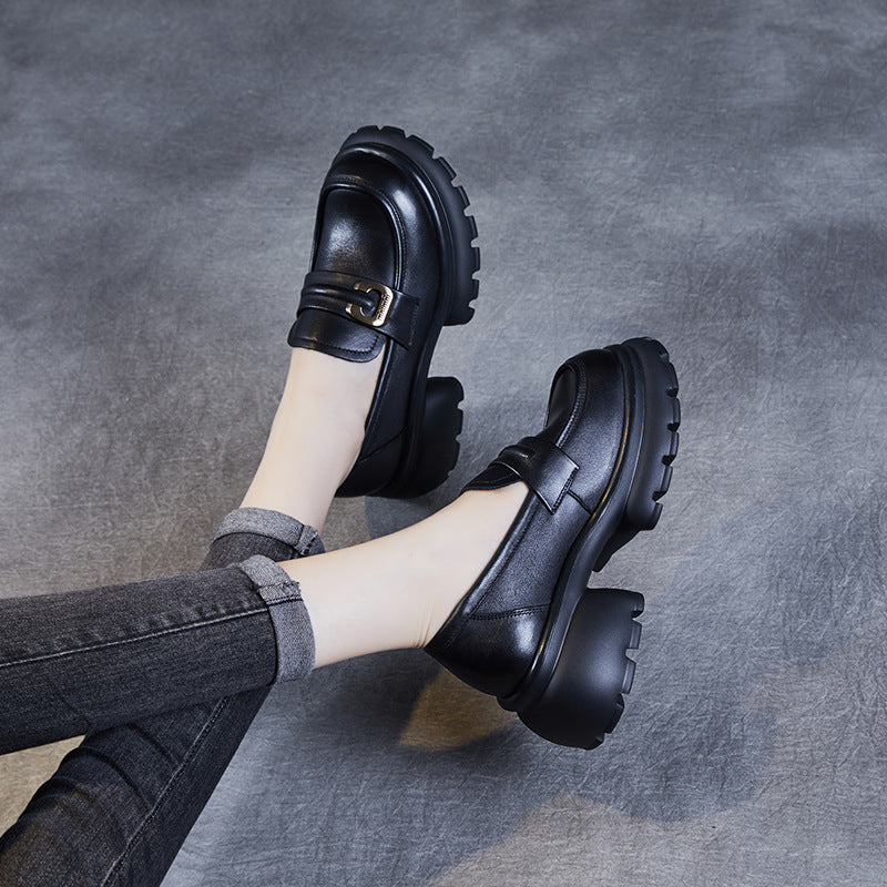 Femme Chunky Block Heel Loafers med Metallic-Accent Stilla
