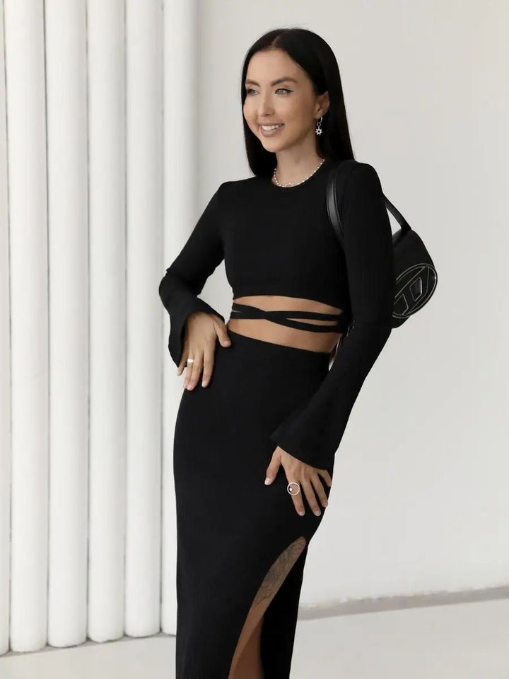 Dame sæt med figursyet crop-top og lang nederdel med høj slidse Stilla
