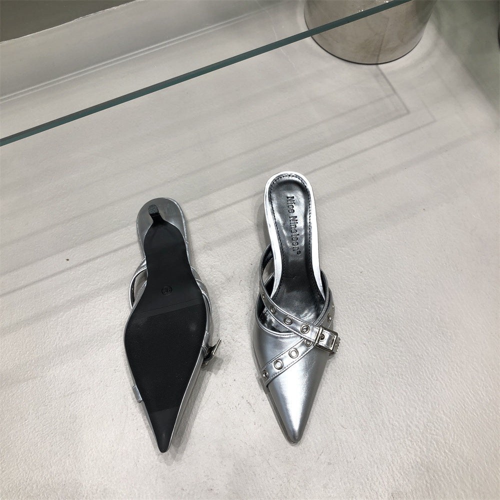 Dame Mules med moderne nitte-design og elegant spænde Stilla