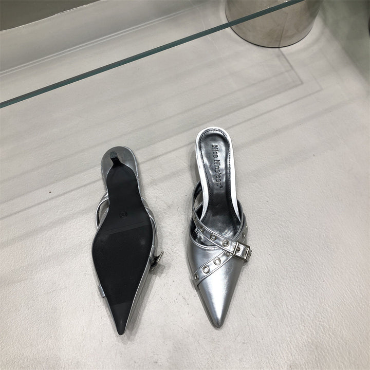 Dame Mules med moderne nitte-design og elegant spænde Stilla
