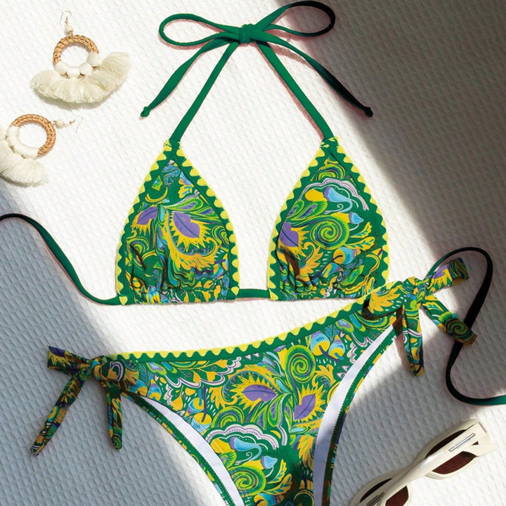 Dame triangel-bikini med farverigt print og justerbare stropper Skovae