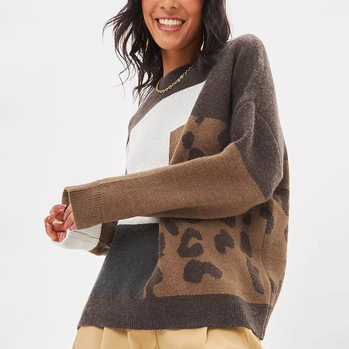 Kvinders chunky strikket sweater med moderne leoparddesign og farvede blokkelementer Stilla