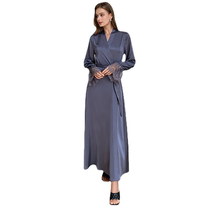 Dame luksus satin-kjole med elegant V-udskæring og transparent spidsærme Stilla