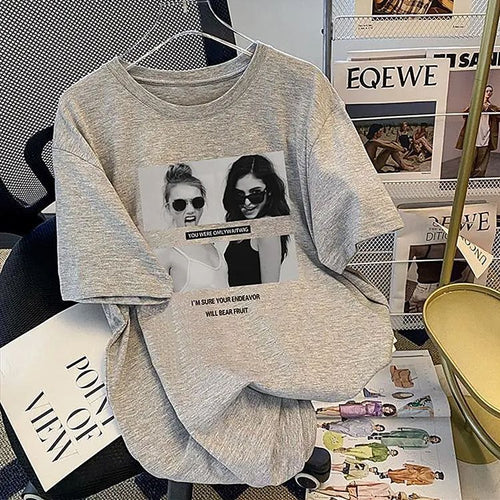Dame T-shirt med kreativt design og inspirerende tekst Stilla