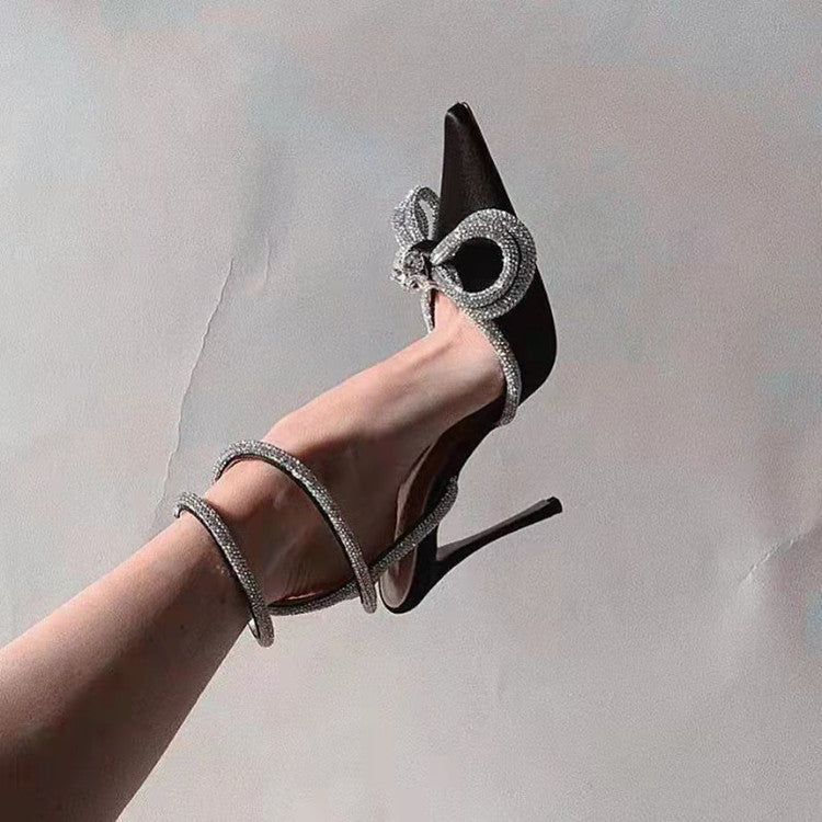 Dame elegante High Heels med funklende strass og kunstnerisk sløjfedesign Stilla