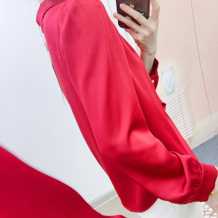 Damebluse med elegant slips-design og prydet krave Stilla